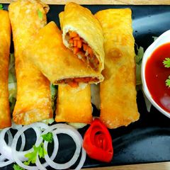 A picture of Suji spring rolls.
