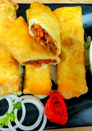 A picture of Suji spring rolls.