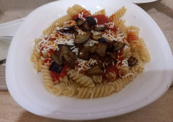 Pasta alla norma, la ricetta catanese con ricotta e melanzane