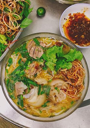 Hình của món Bún bò Huế phiên bản không tiết,viên bò.