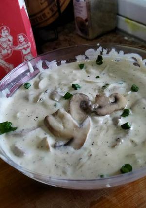 A picture of Cream of mushroom soup.