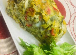 Una foto de TERRINA DE ZAPALLITOS 🫑🧀🥒🧅🥚🍅🧀🌶🥚🫑🍅🌶🧅👏🧑🏻‍🍳