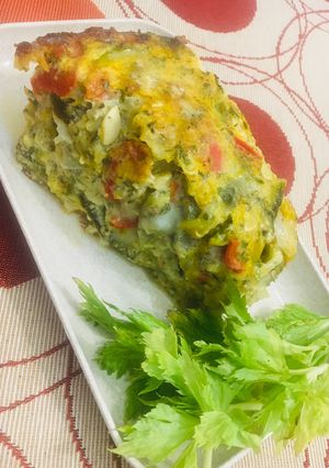 Una foto de TERRINA DE ZAPALLITOS 🫑🧀🥒🧅🥚🍅🧀🌶🥚🫑🍅🌶🧅👏🧑🏻🍳