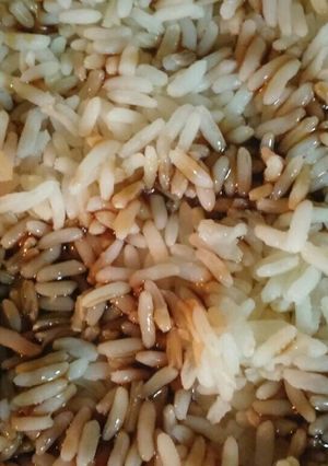 Una foto de Básicos de la cocina: arroz yamaní con salsa de soja