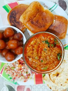 પાવભાજી (Pavbhaji Recipe In Gujarati) રેસીપી મુખ્ય ફોટો