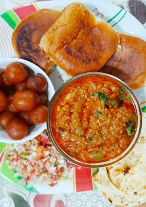 પાવભાજી (Pavbhaji Recipe In Gujarati) રેસીપી મુખ્ય ફોટો