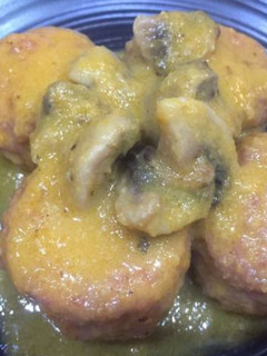 Una foto de Albóndigas con champiñones