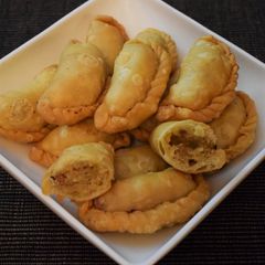 Gujiya A picture of Gujiya.