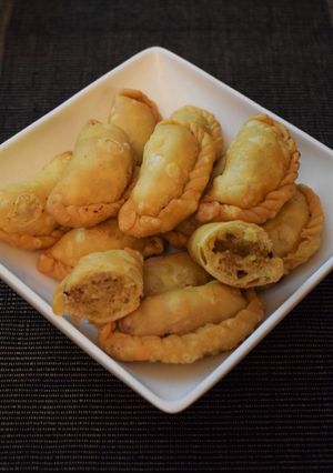 A picture of Gujiya.