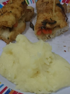 Una foto de Filet de merluza 🐟relleno con verduritas... 🍴