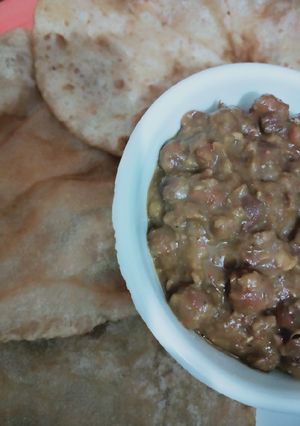 A picture of Poori chole.