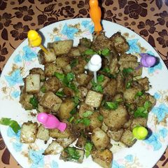 A picture of Very yummy potato cubes.