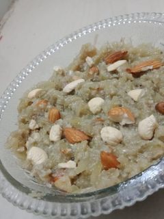 દુધીનો હલવો (Dudhi Halwa Recipe in Gujarati) રેસીપી મુખ્ય ફોટો