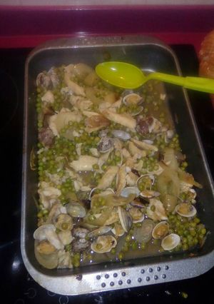 Una foto de Asado de merluza y almejas