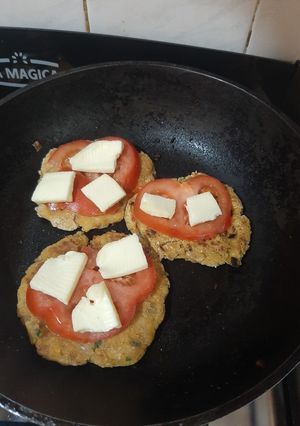 Una foto de Hamburguesas de garbanzos veganas🍂