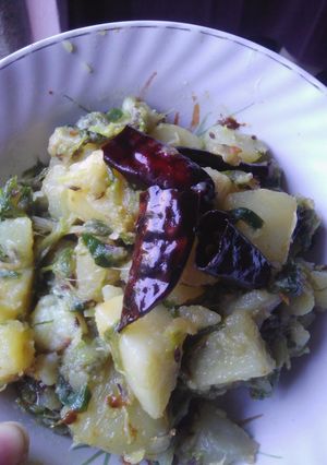 A picture of Spring onion potato sabji.