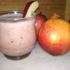 A picture of Apple-pomegranate smoothie.