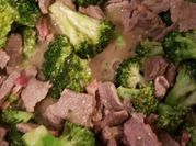 Una foto de bistec con brocoli