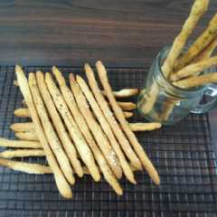 A picture of Grissini a.k.a Italian Bread sticks Ala Dapur Saya 😍.