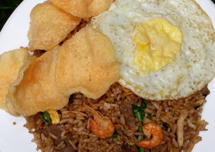 Nasi goreng seafood ayam bakso