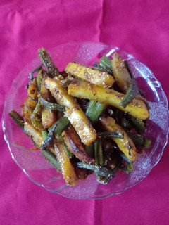 ચિપ્સ ભીંડા નુ શાક (Chips Bhinda Shak Recipe In Gujarati) રેસીપી મુખ્ય ફોટો