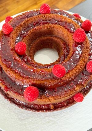 Une photo de Gâteau aux framboise et confiture de fraise