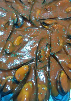 Una foto de Mejillones con salsa brava