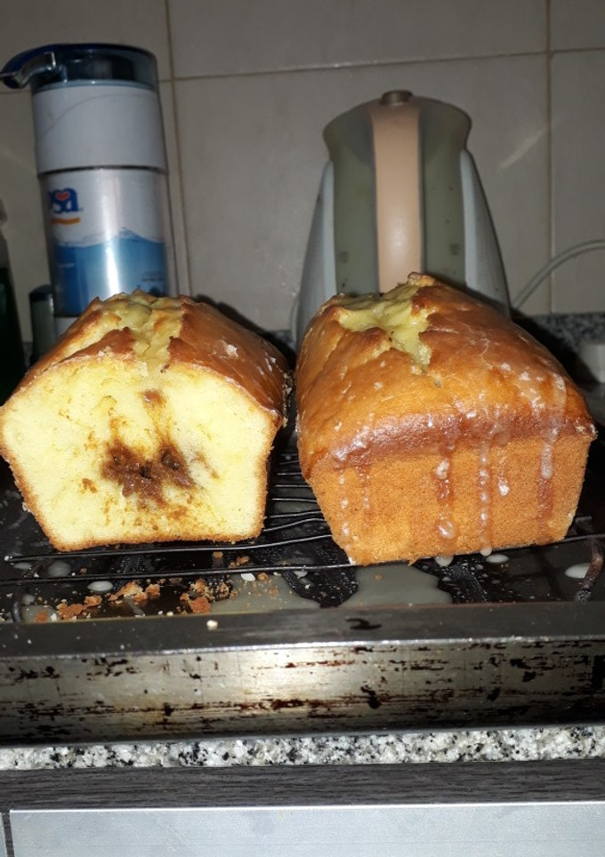 Una foto de Budín de naranja relleno con dulce de leche, húmedo y esponjoso