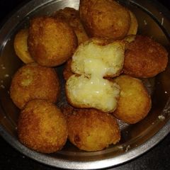 A picture of Cheese fritters.