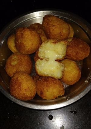 A picture of Cheese fritters.