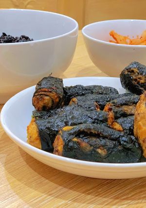 Hình của món Chả ức gà rong biển.