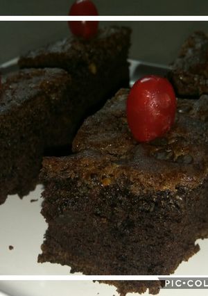 A picture of Chocolate chikoo cake.