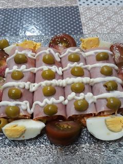 Una foto de Canelones de verano con jamón cocido