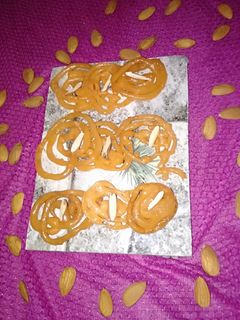 ઇન્સ્ટન્ટ જલેબી (Instant Jalebi Recipe In Gujarati) રેસીપી મુખ્ય ફોટો