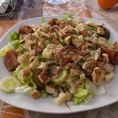 Una foto de Ensalada pollo