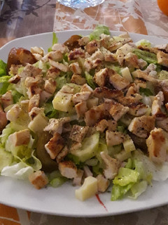Una foto de Ensalada pollo