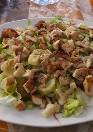 Una foto de Ensalada pollo