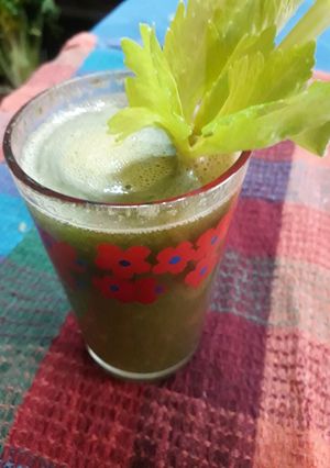 Una foto de Batido de apio con zanahoria y perejil