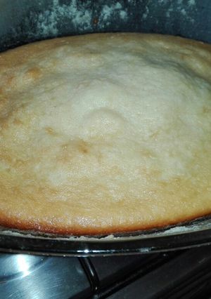 Una foto de Bizcochuelo casero en fuente de pyrex!!