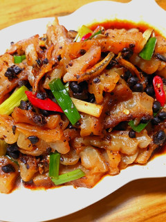 蔥爆魚乾豆鼓炒苦瓜 的食譜成品照片