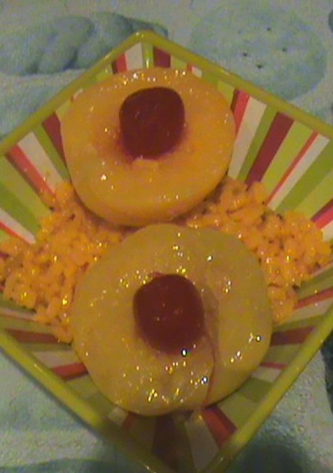 Una foto de Arroz con melocotón y guindas