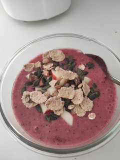 Una foto de Bowl de desayuno saciante y antioxidante