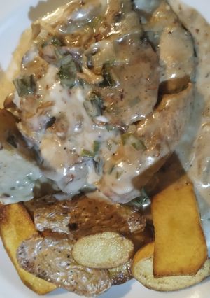 Una foto de Pollo al champiñones