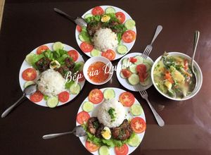 Hình của món Cơm sườn cốt lết rim.