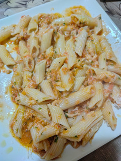 Una foto de Macarrones de espelta con atún y anchoas