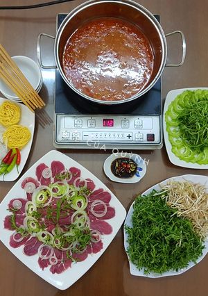 Hình của món Bắp bò nhúng ớt.
