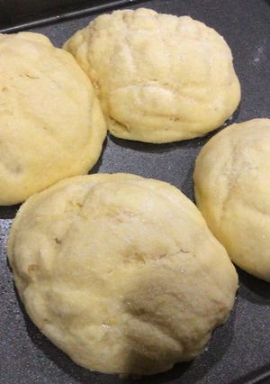 A picture of Melon Pan.