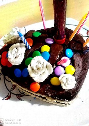 बॉर्बन बिस्कुट विद ओरियो बिस्कुट केक (Bourbon biscuit with oreo biscuit cake recipe in hindi) रेसिपी मुख्य फोटो