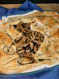 Torta salata di sfoglia con cavolo viola e pleurotus