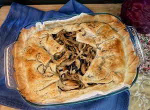 Foto di Torta salata di sfoglia con cavolo viola e pleurotus